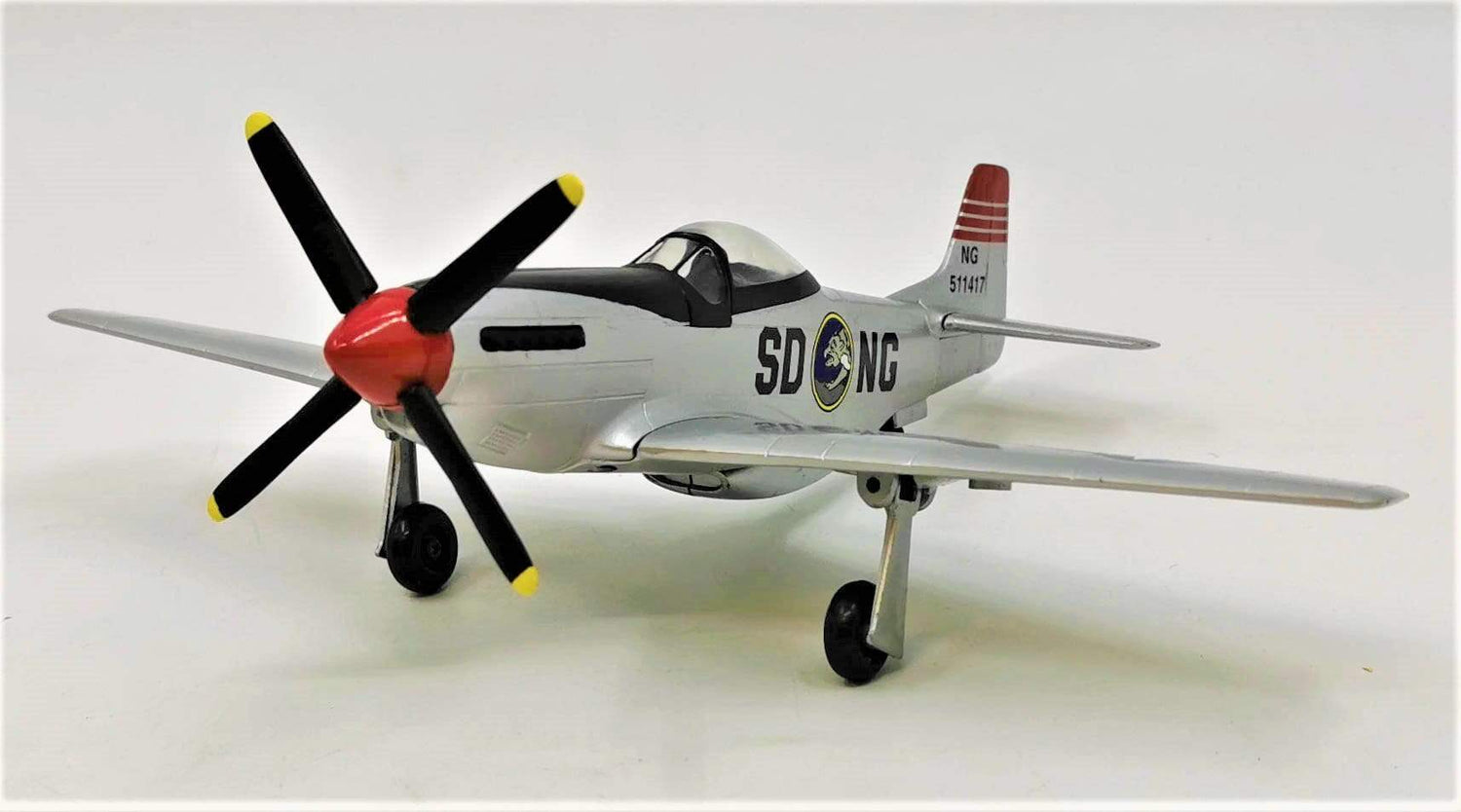 NORTH AMERICAN P- 51D MUSTANG- DIE CAST METAL